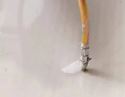 东港瓷砖空鼓维修公司专业解答在瓷砖铺贴过程中，如果使用的砂料过粗（如全部使用了粗砂），可能会导致以下问题